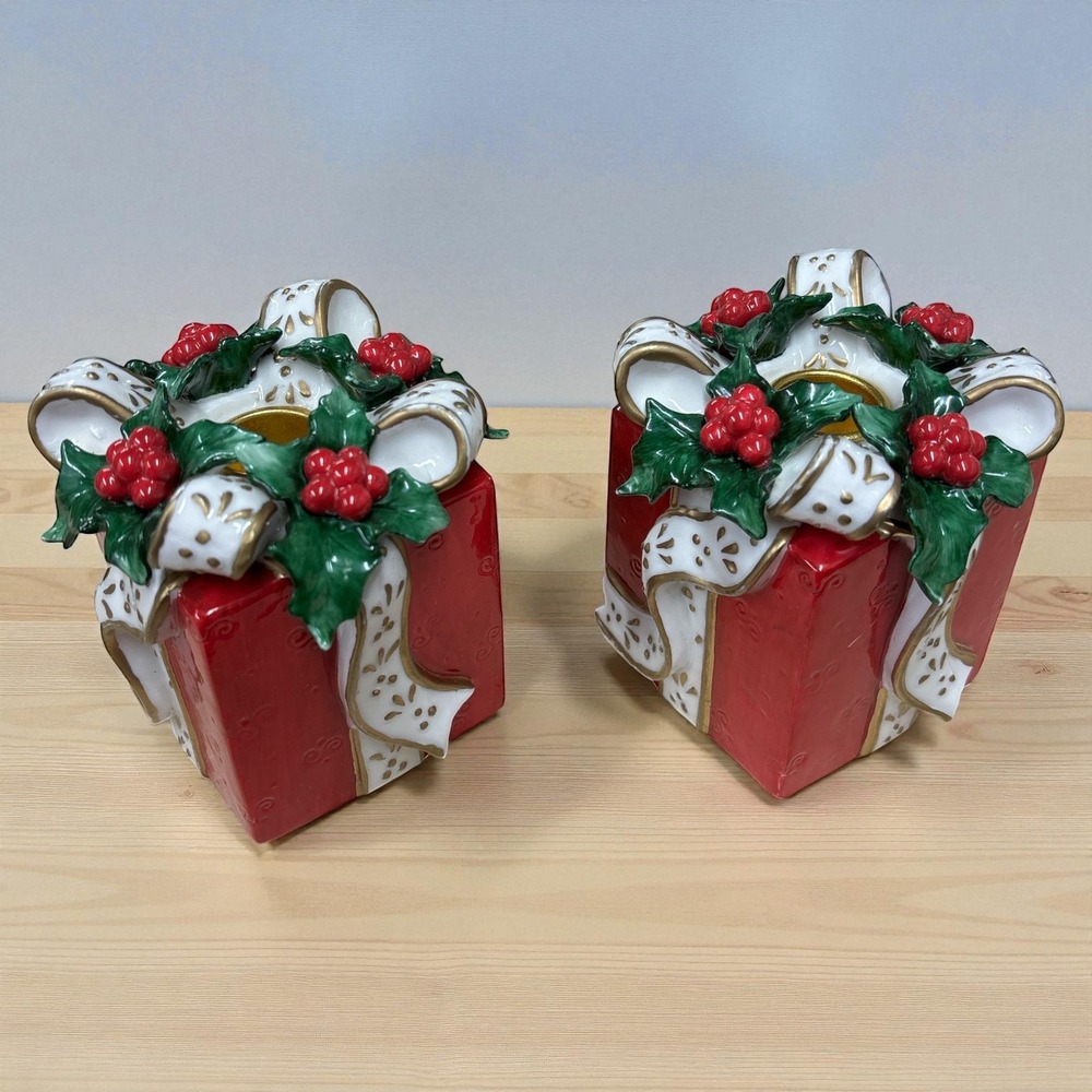 Vintage‎ Avon Ceramic Christmas Gift Boxes Holly & Ribbon Tapered Candle Holders